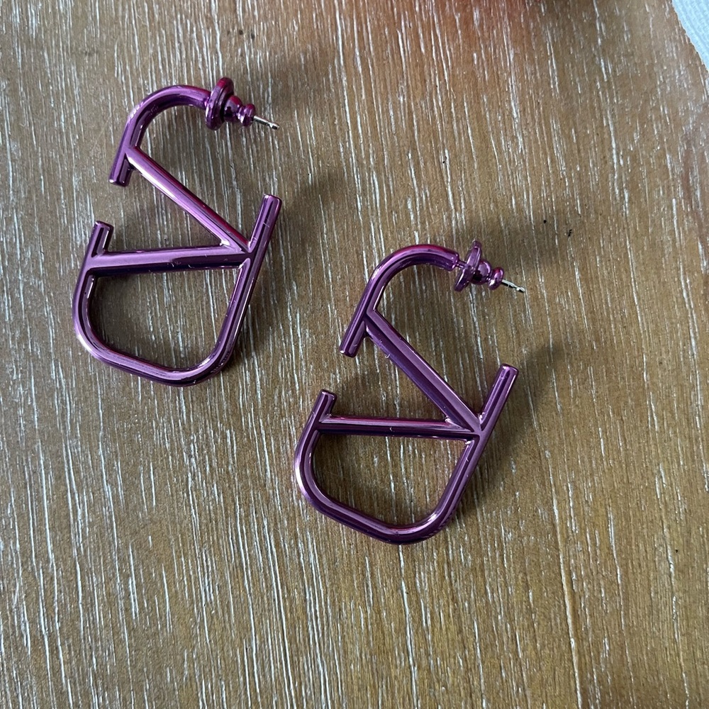 Valentino V logo Earring Pink Fuscia
